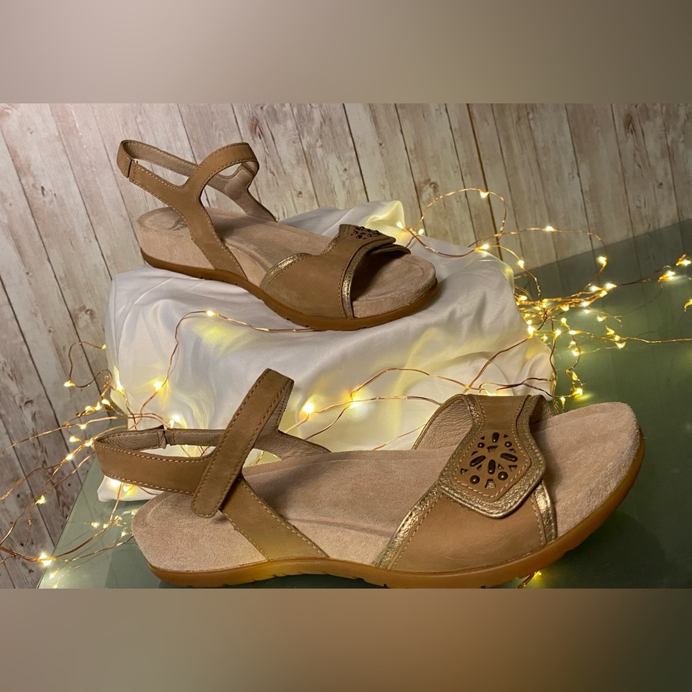 New without tags Dansko Sandals